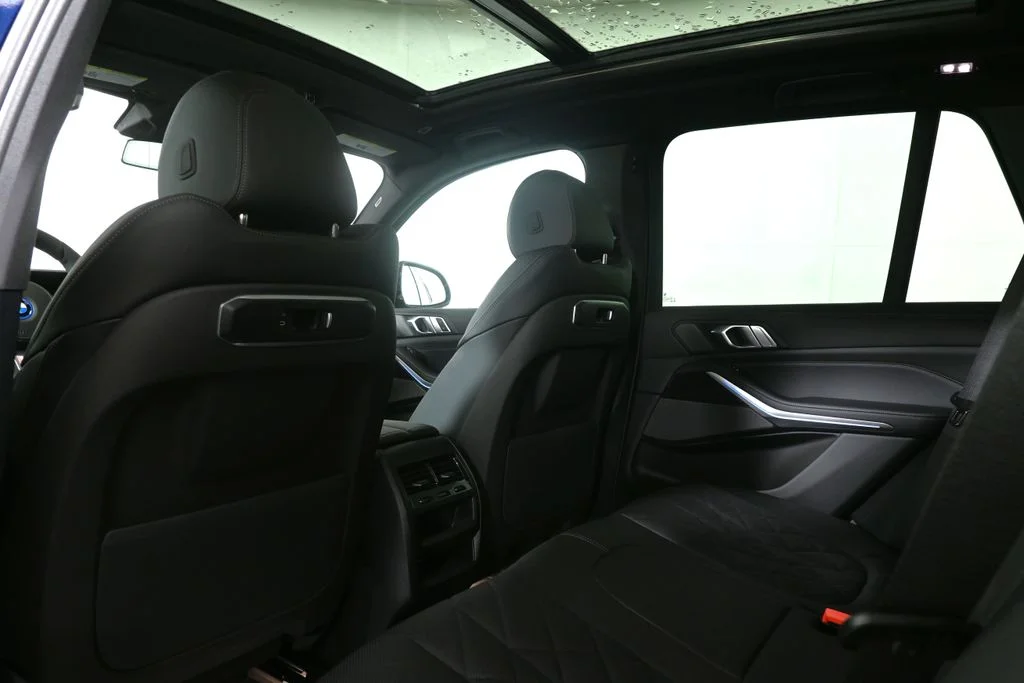 Used 2026 Black BMW xDrive50e image 31