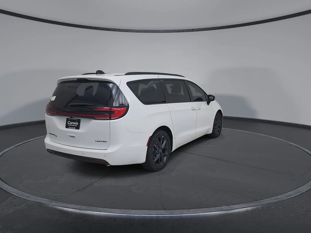 New 2026 Bright White Clear-Coat Exterior Paint Chrysler Limited image 14