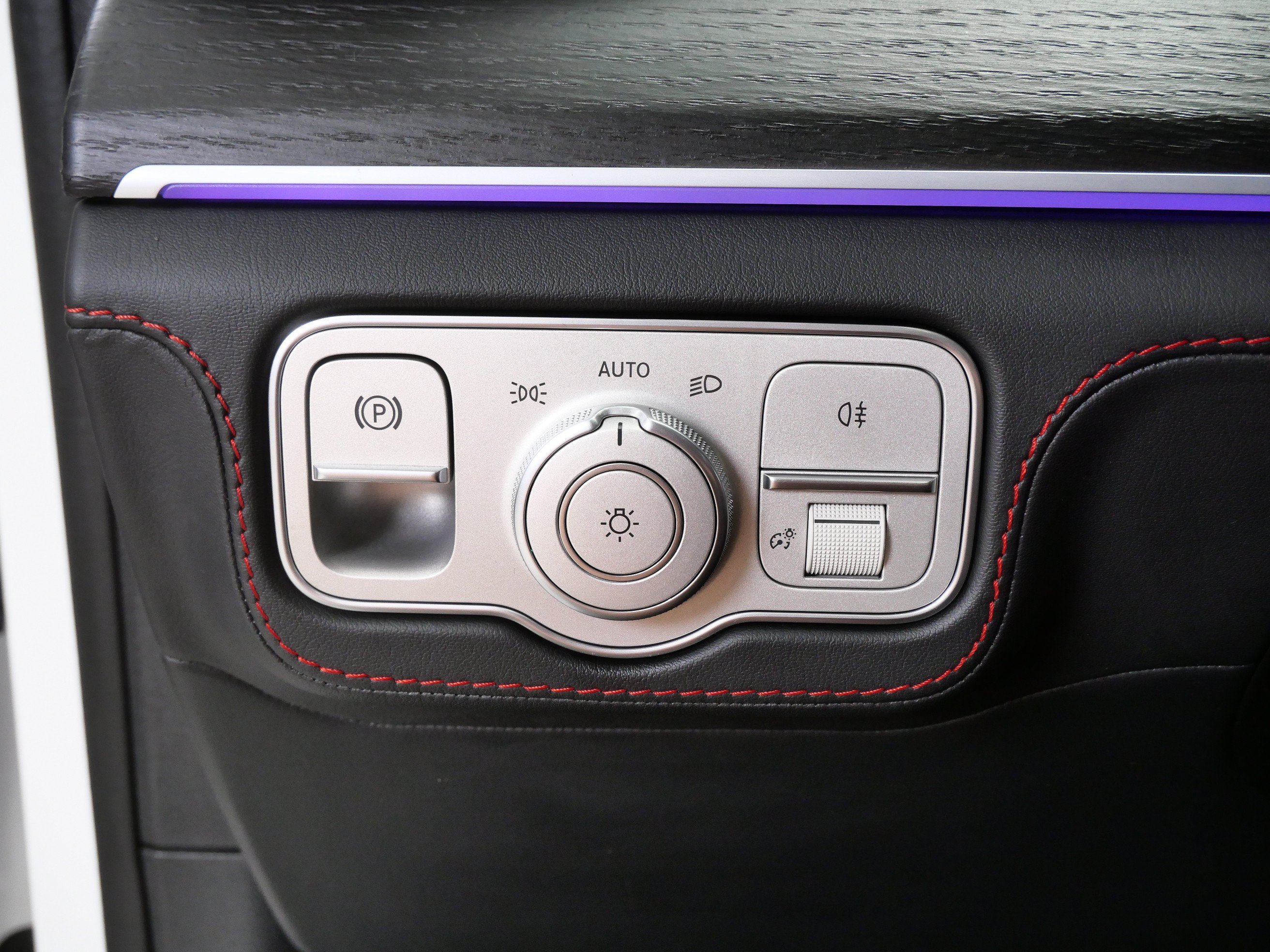 Certified Used 2024 MANUFAKTUR Diamond White Metallic Mercedes-Benz AMG® GLE 53 image 33
