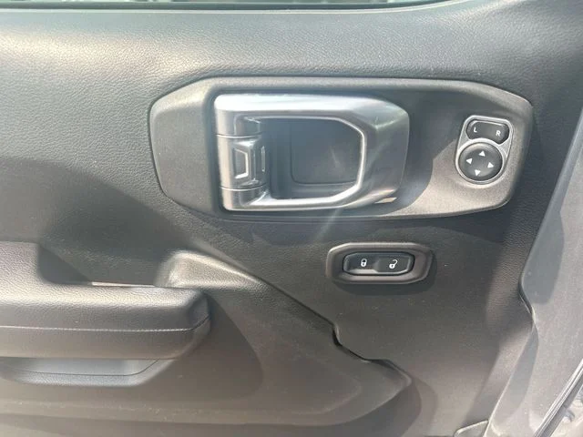 Used 2018 Silver Jeep Sport S image 15