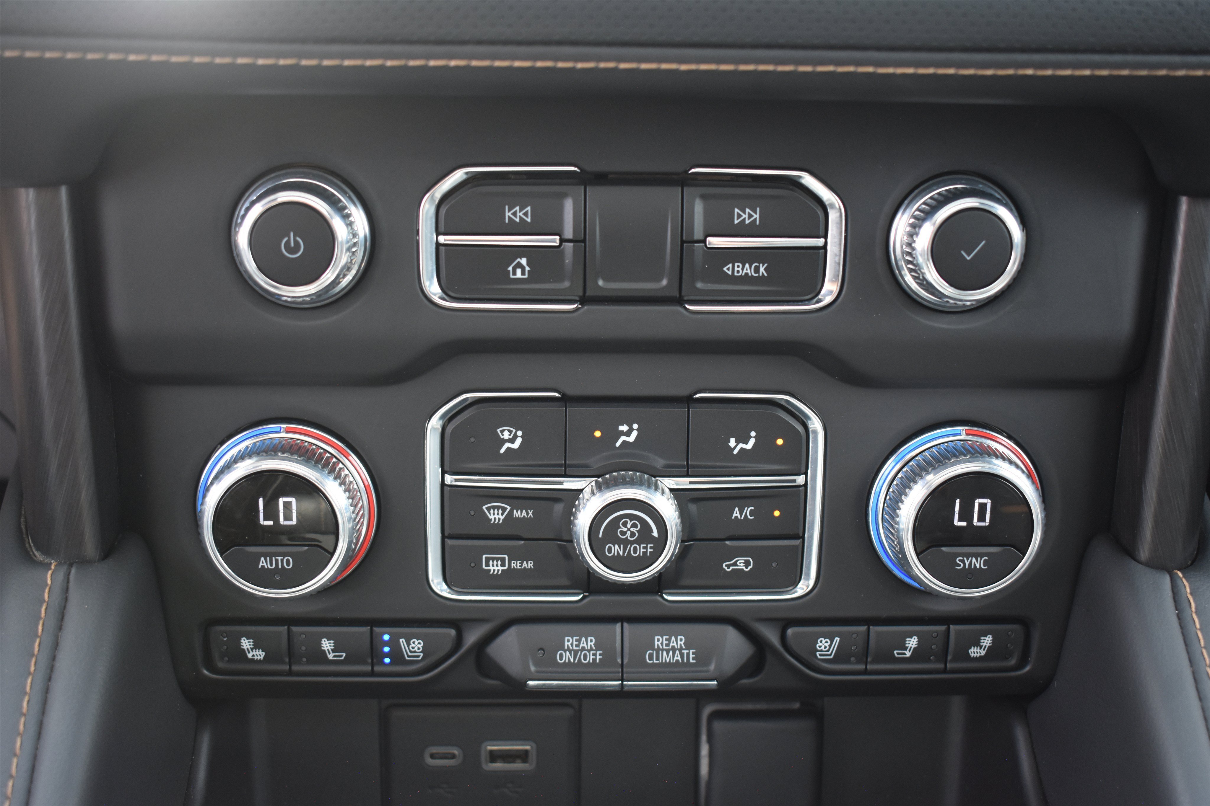 2024 GMC Yukon AT4 - Photo 29