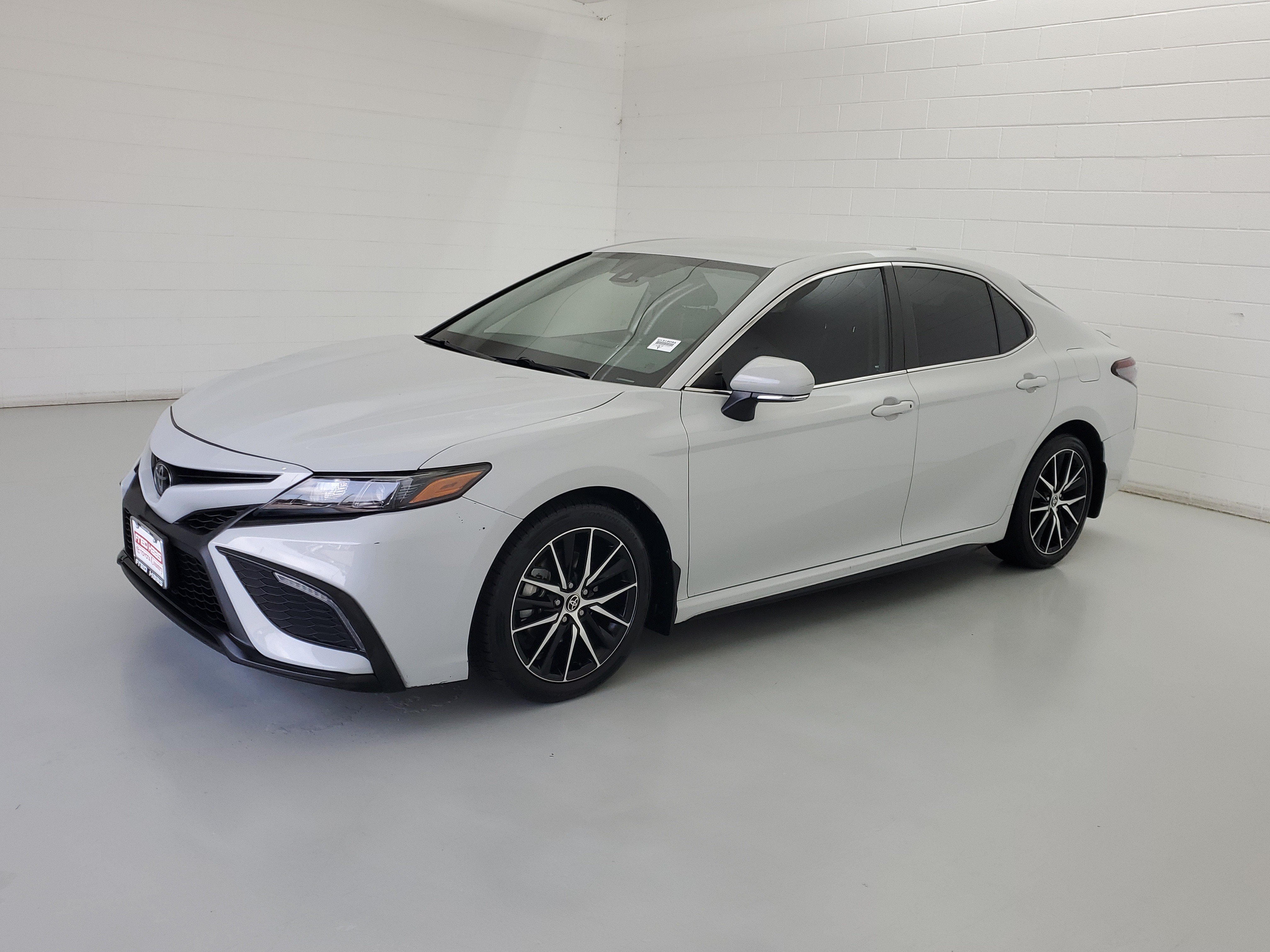 Used 2023 Ice Toyota SE image 1