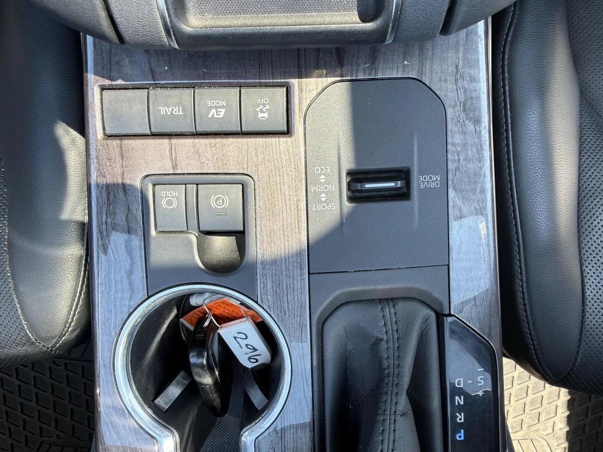 Used 2020 Black Toyota Limited Awd image 26