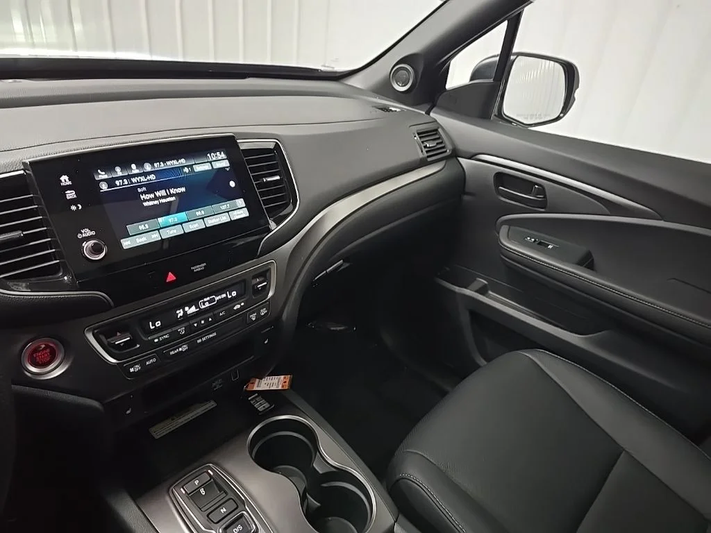 Used 2023 Black Honda EX-L image 26