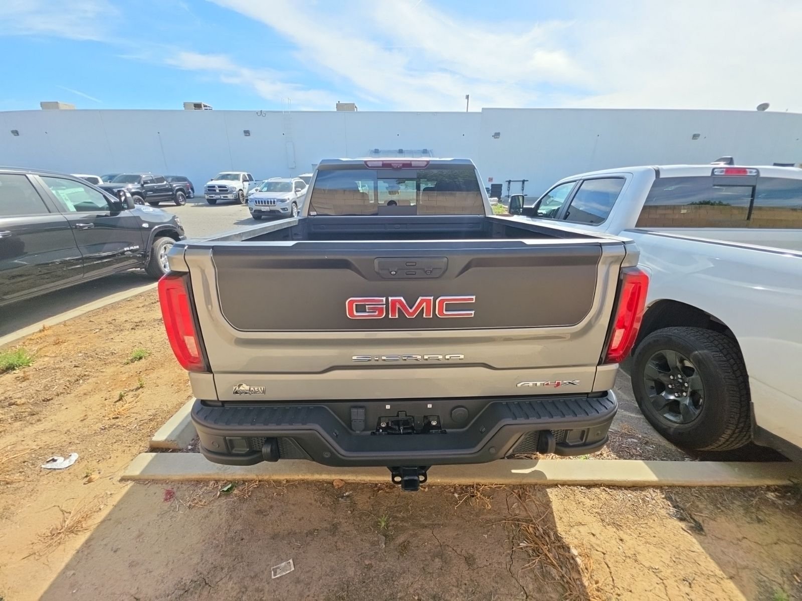 2023 GMC Sierra 1500 AT4X photo 5