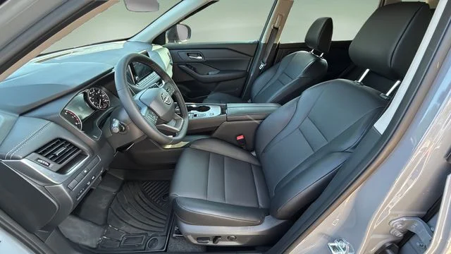 Used 2026 Gray Nissan Dark Armor image 18