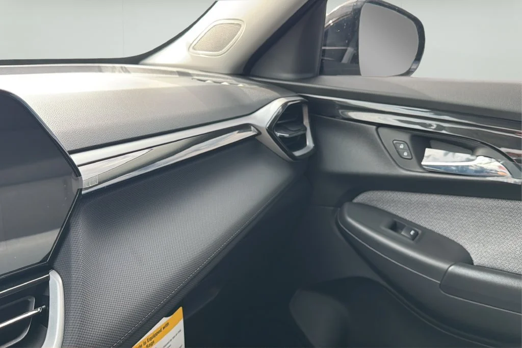New 2026 Mosaic Black Metallic Chevrolet LT image 29
