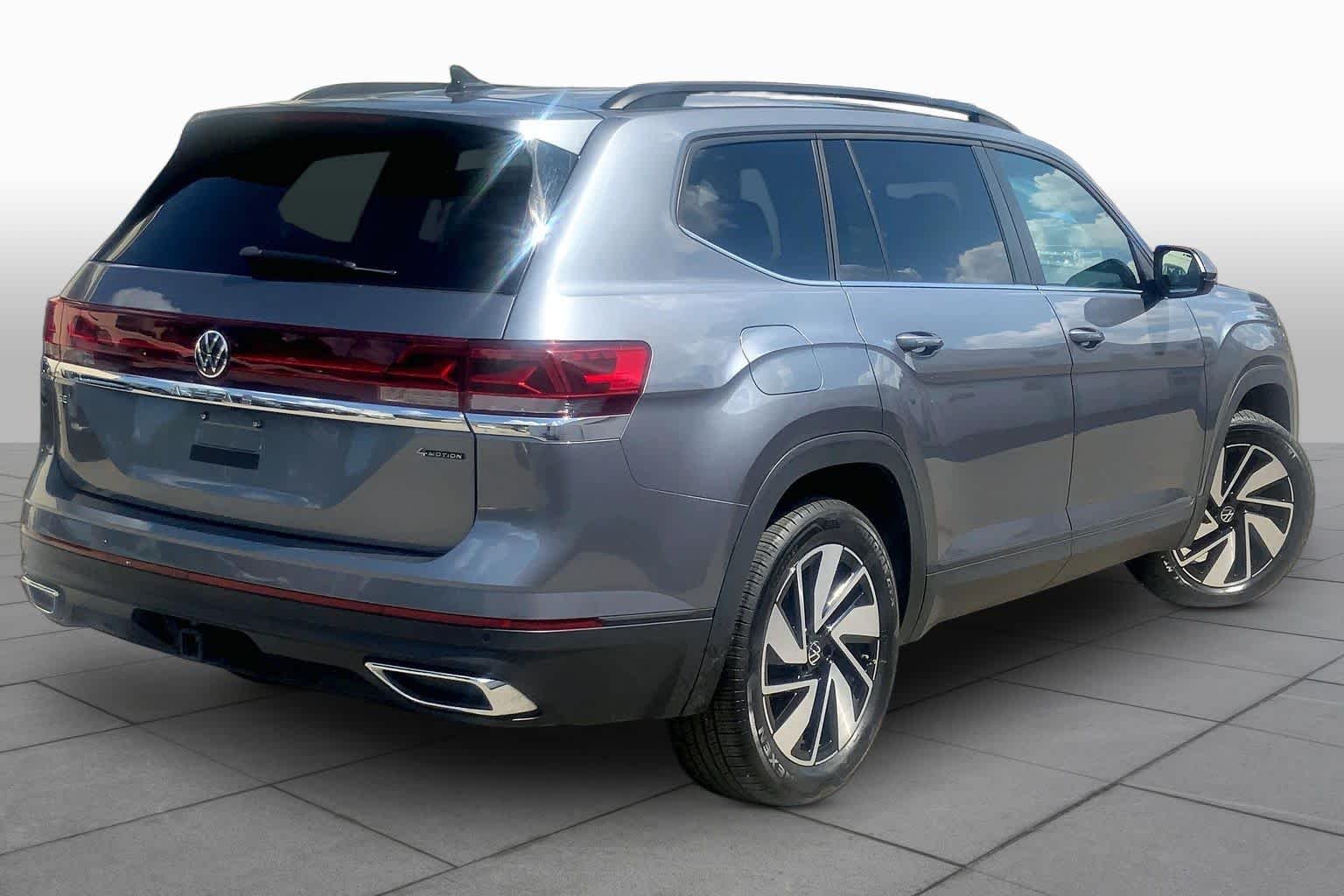 Used 2025 Pure Gray Volkswagen 2.0T SE w/Technology image 12