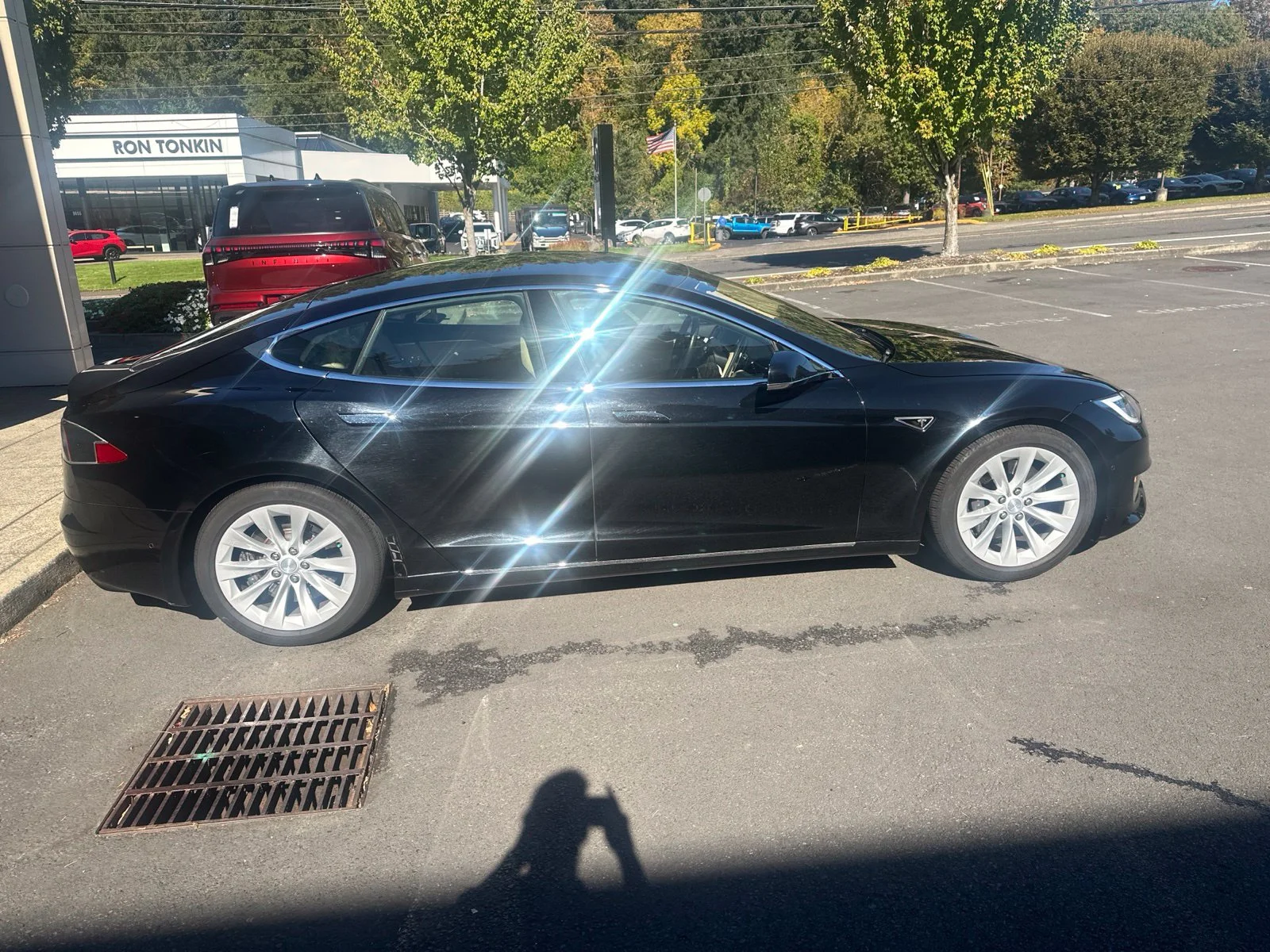 Used 2016 Obsidian Black Metallic Tesla  image 5