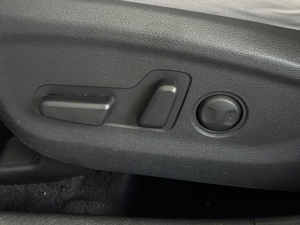 Used 2018 Silver Hyundai SEL image 26