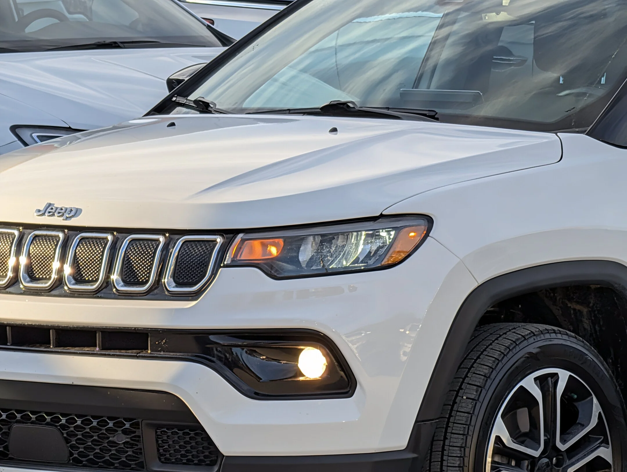 Certified Used 2022 White Jeep Limited - Sun & Sound Grp - Leather - Heated - Limited 4x4 image 9