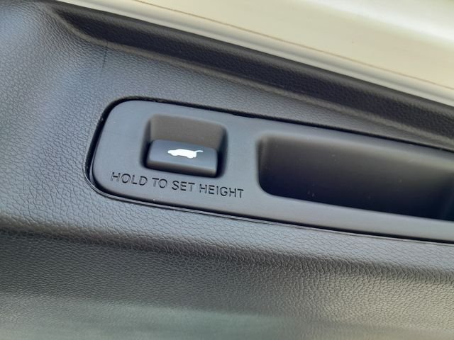 Used 2022 White Honda EX-L image 57