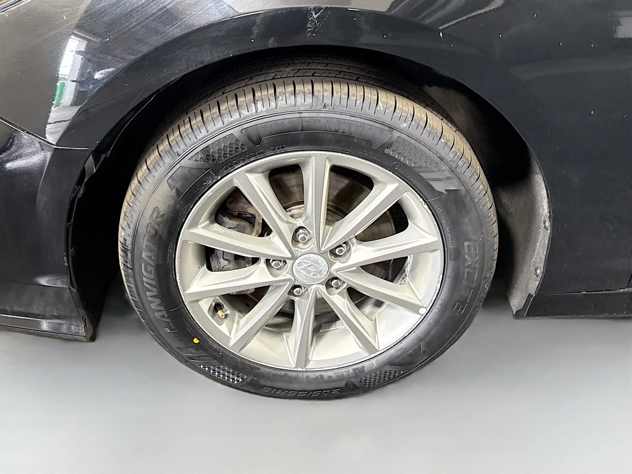 Used 2018 Phantom Black Hyundai SE image 33