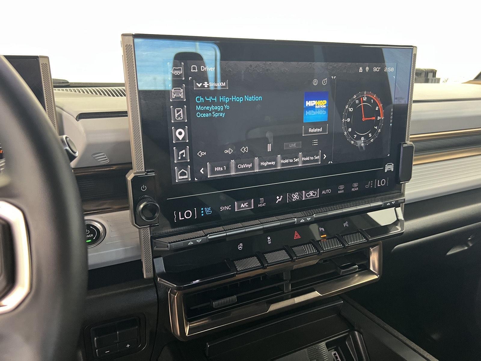 2024 GMC HUMMER EV 2X - Photo 17