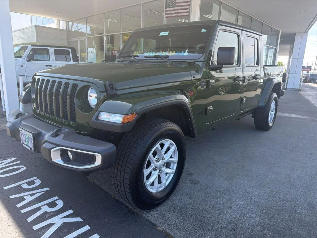 2023 Jeep Gladiator Sport S's photo