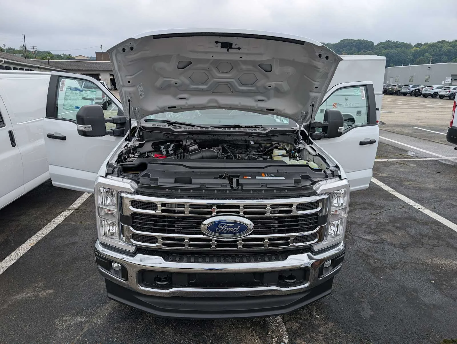 New 2026 Oxford White Ford F-250® XLT image 7