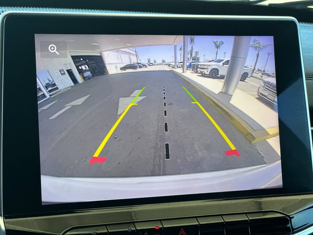 Used 2024 White Jeep Latitude image 21
