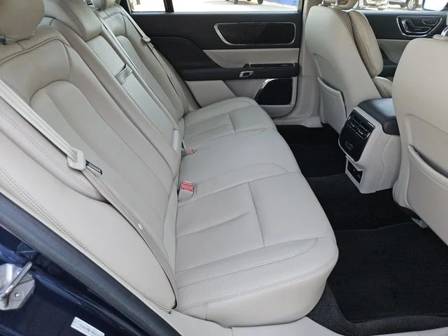 Used 2017 Sapphire Blue Metallic Lincoln Select image 30