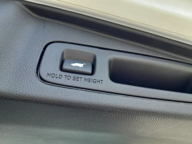 Used 2022 White Honda EX-L image 57