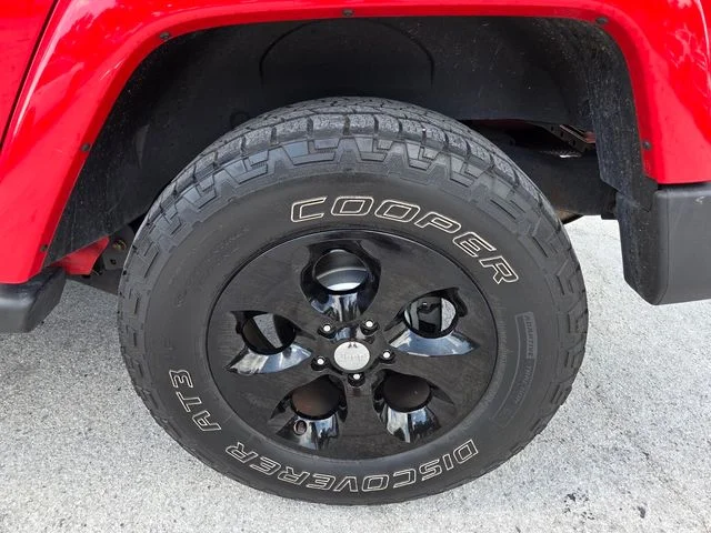 Used 2015 Red Jeep Unlimited Sahara image 19