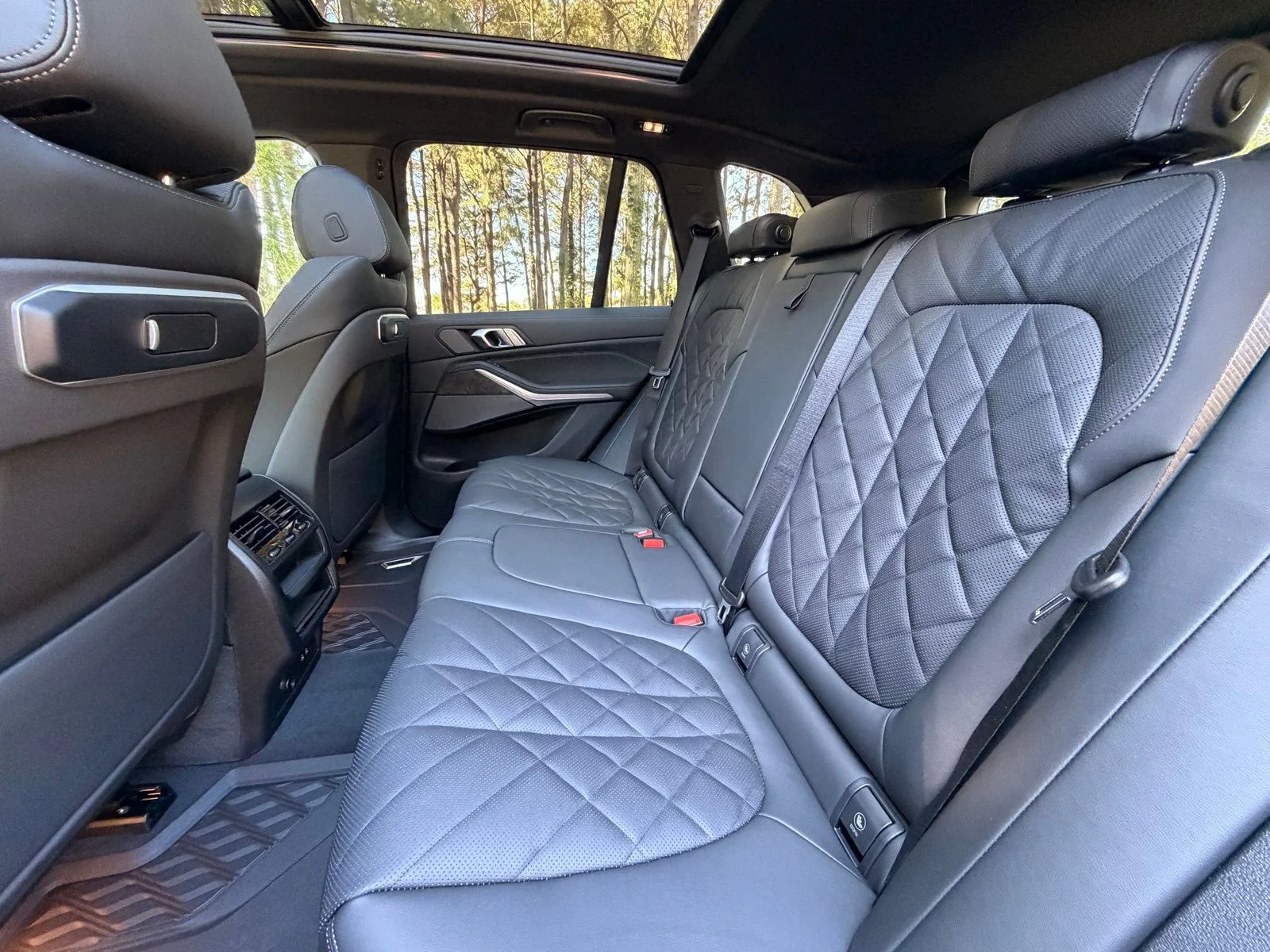 New 2026 Manhattan Green Metallic BMW xDrive40i image 14