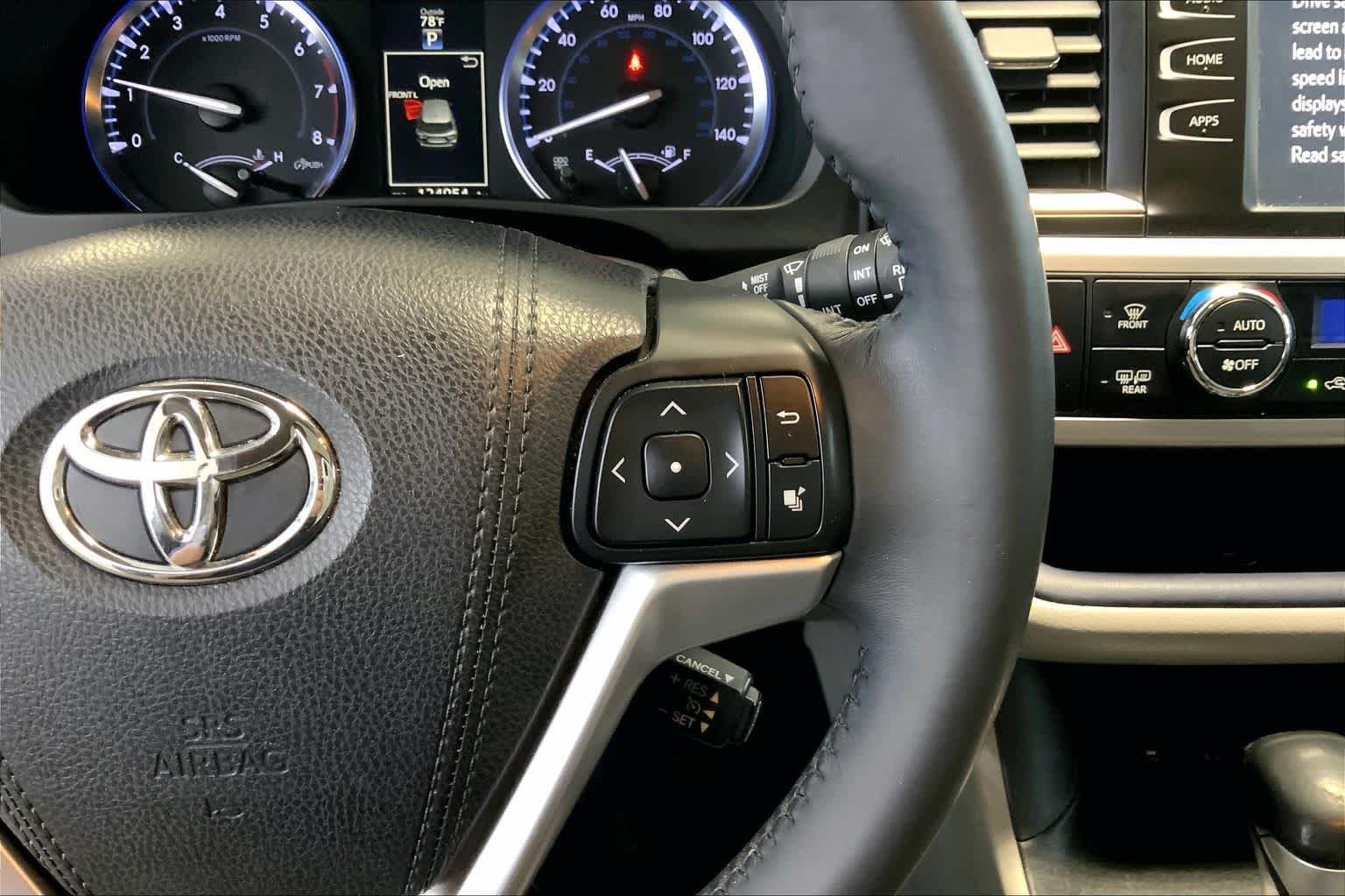 Used 2015 Shoreline Blue Pearl Toyota XLE image 24