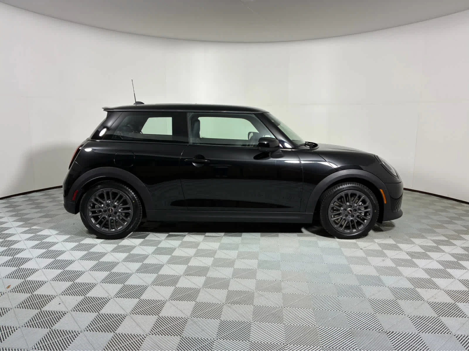 New 2026 Midnight Black II Metallic MINI Iconic image 2