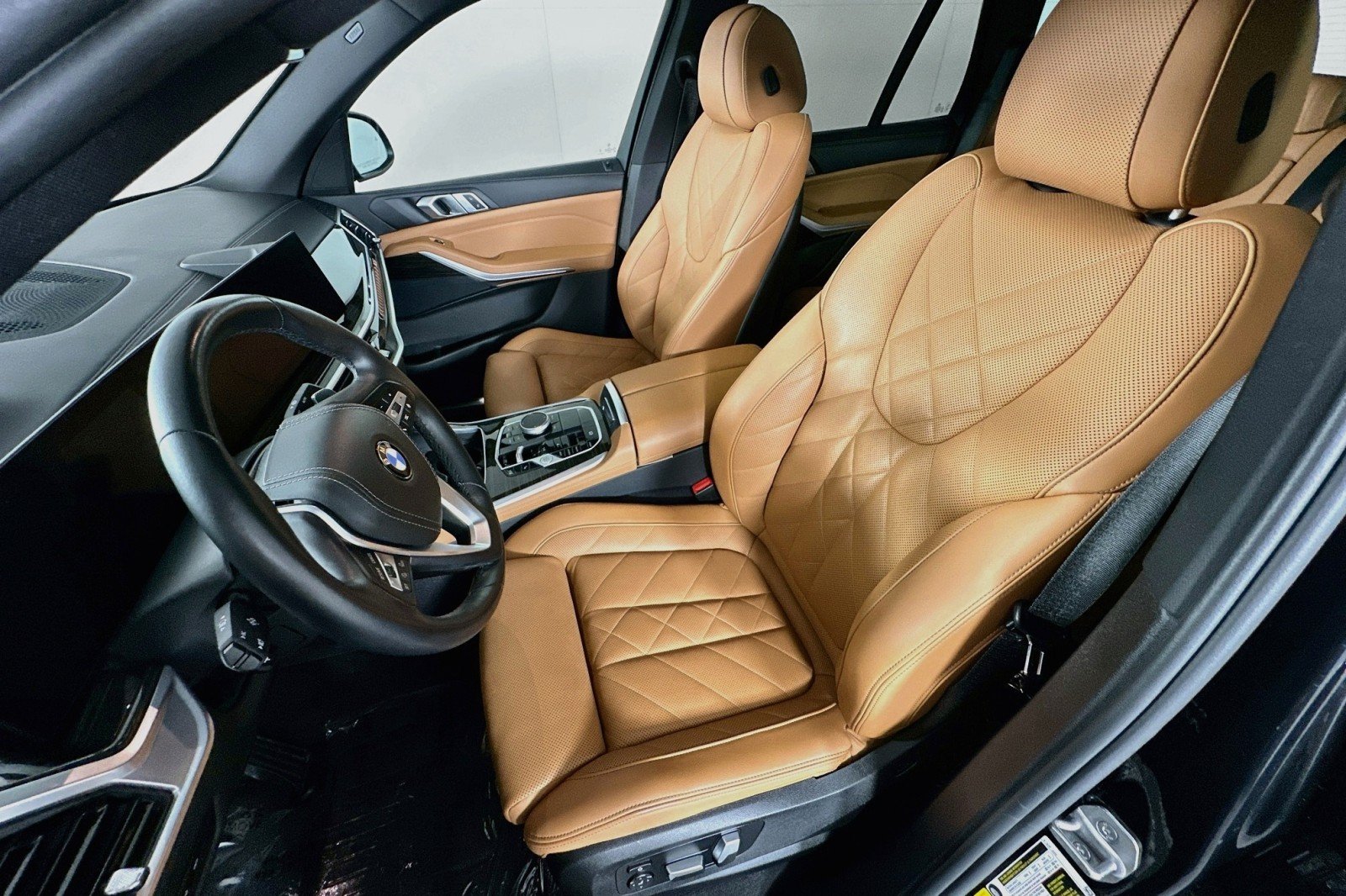 Used 2024 Black Sapphire Metallic BMW sDrive40i image 18