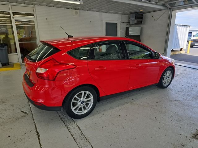 Used 2014 Red Ford SE image 6