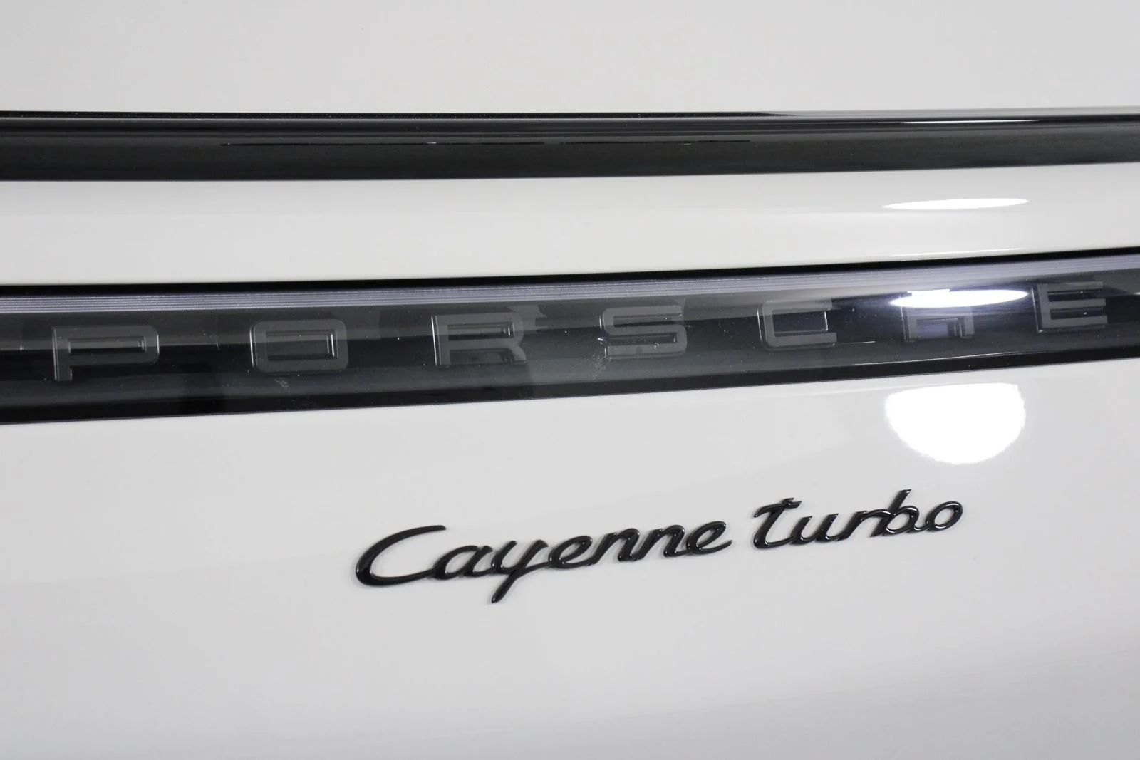 Used 2022 Chalk Porsche Turbo image 22