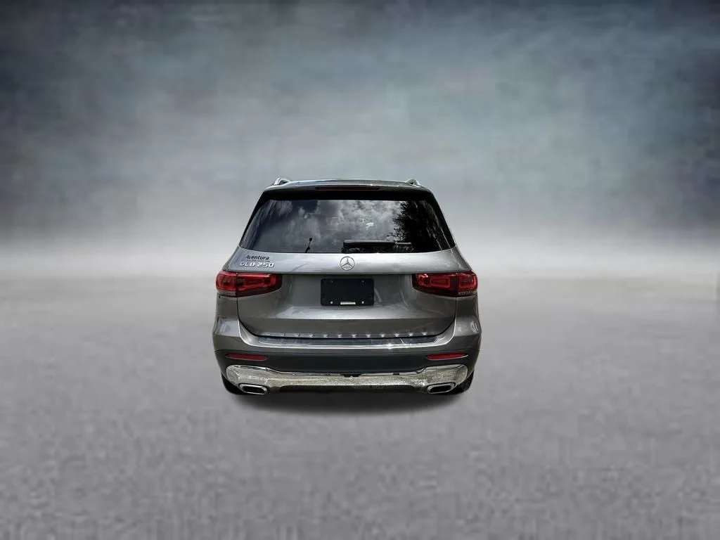 Used 2022  Mercedes-Benz GLB 250 image 6