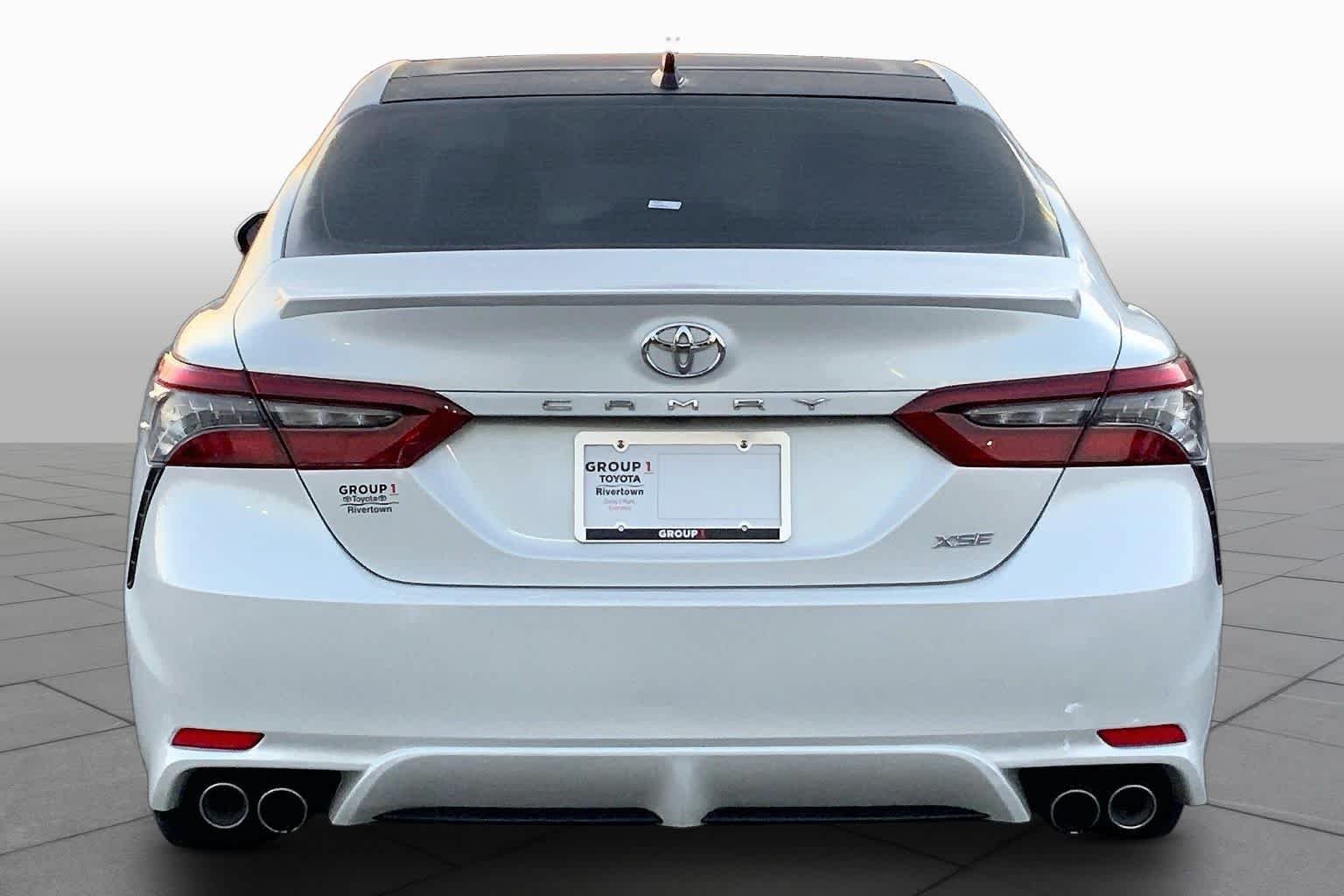 Used 2022 Wind Chill Pearl Toyota XSE image 5