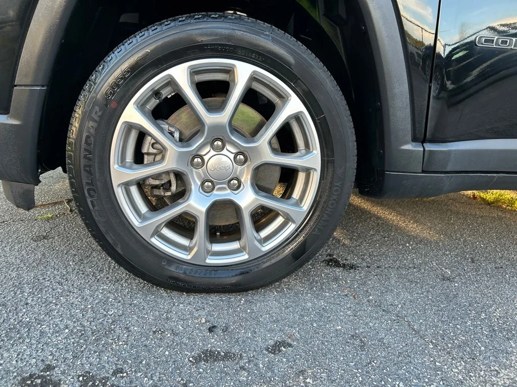 Used 2023 Black Jeep Latitude Lux image 11