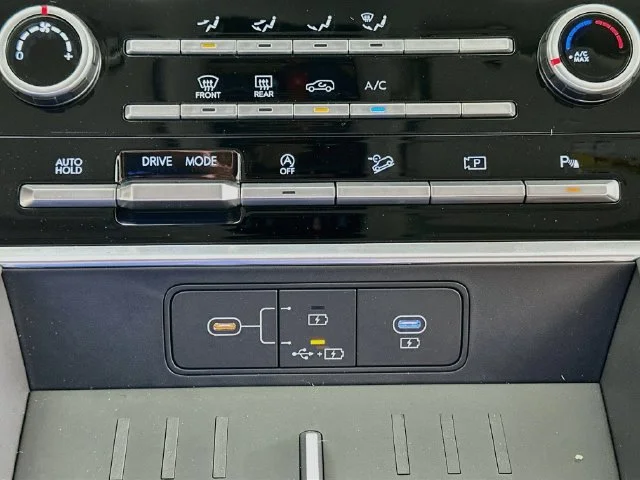 New 2027 Silver Hyundai SE image 17