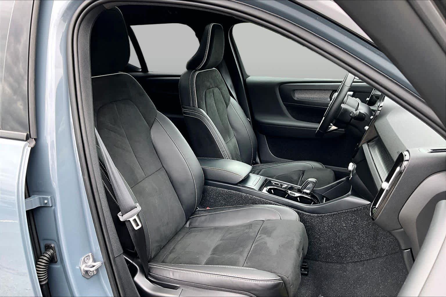 Used 2021 Thunder Grey Metallic Volvo R-Design image 8