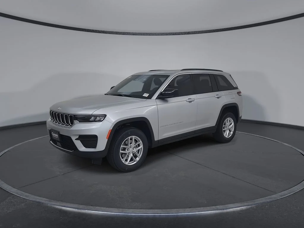 New 2026 Silver Zynith Exterior Paint Jeep Laredo X image 7