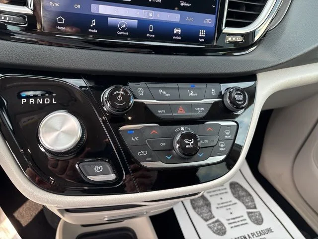 Used 2024 White Chrysler Touring L image 21