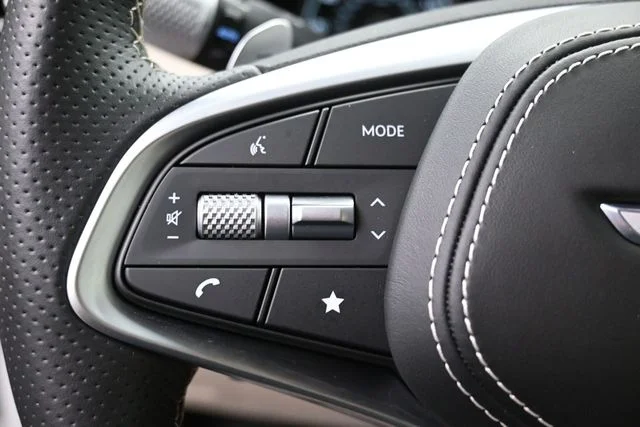 Used 2025 White Genesis 3.5T Sport image 19