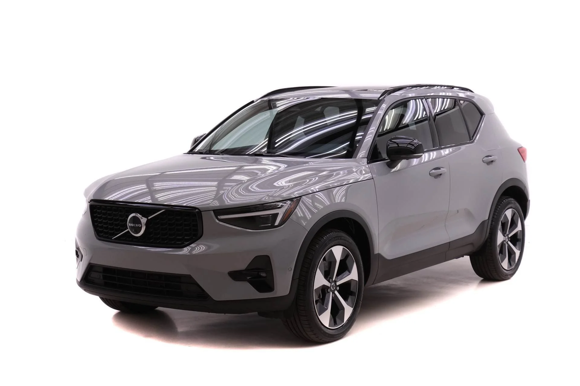 2026 Volvo XC40 B5 Plus Dark AWD's photo