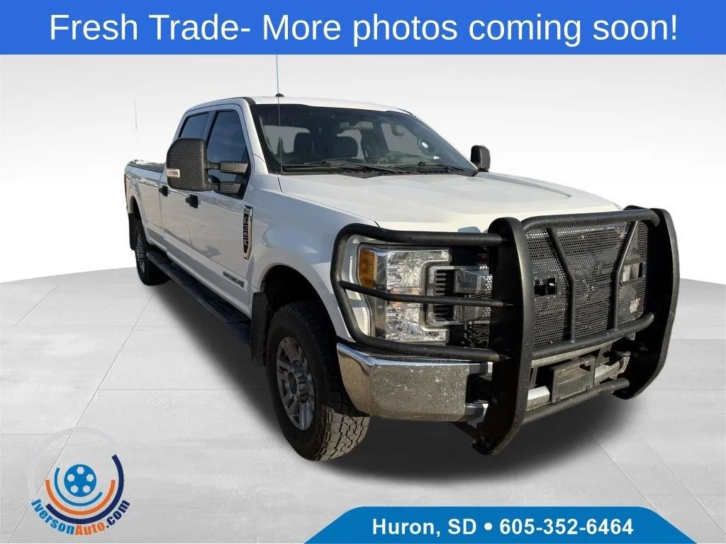 Used 2017 White Ford XLT image 1