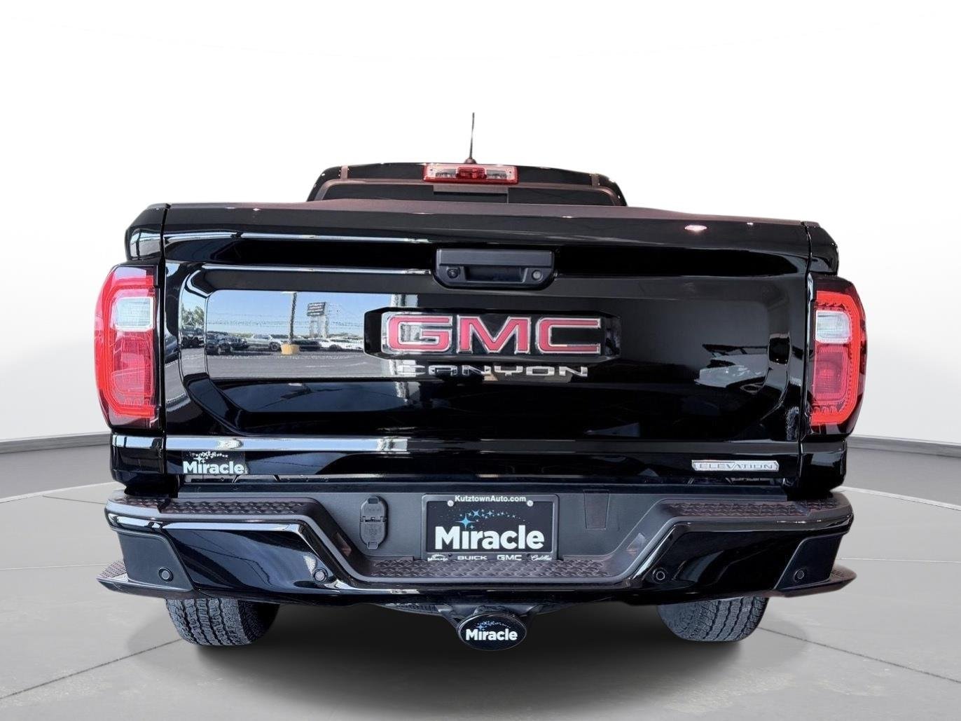 Used 2025 Onyx Black GMC Elevation image 14