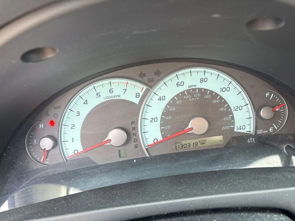 Used 2011 Gray Toyota LE image 7
