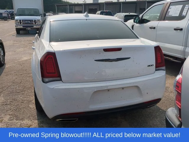 Used 2020 White Chrysler Touring image 3