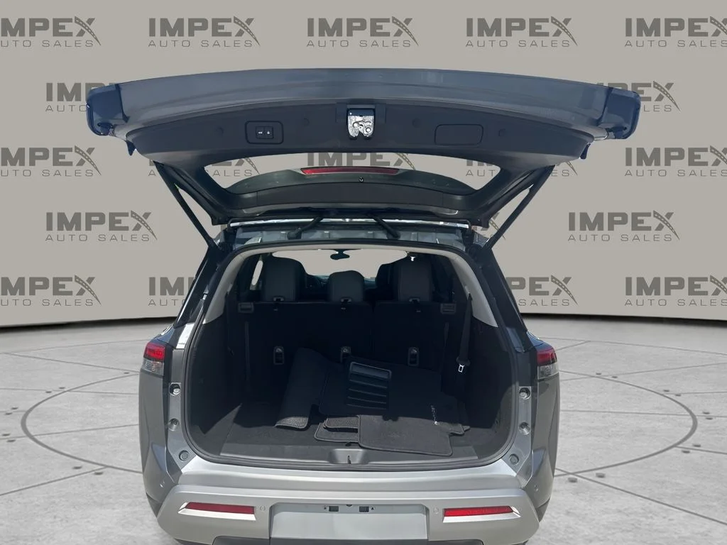 Used 2025 Gray Nissan SL image 29