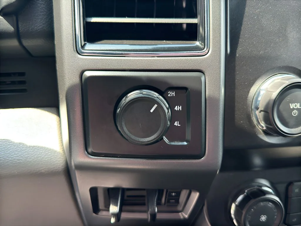 Used 2019 Oxford White Ford XLT image 22