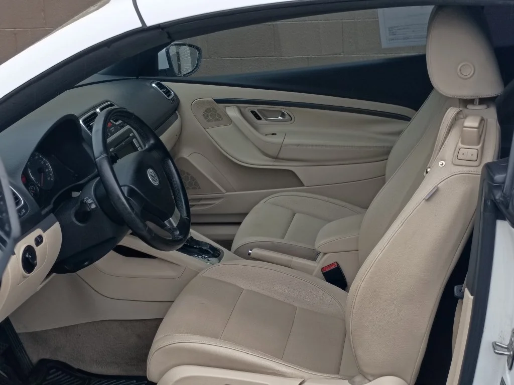 Used 2009 Candy White Volkswagen Komfort Edition image 17