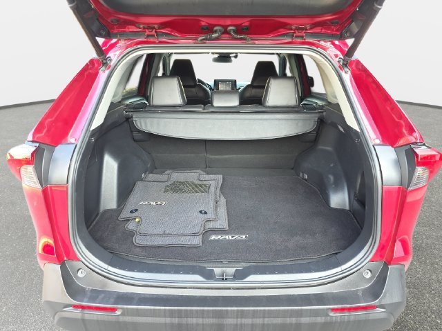 Used 2021 Red Toyota XLE Premium image 10