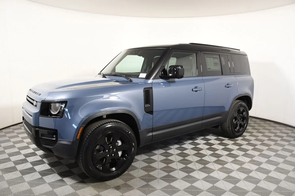 New 2026 Tasman Blue Land Rover S image 2