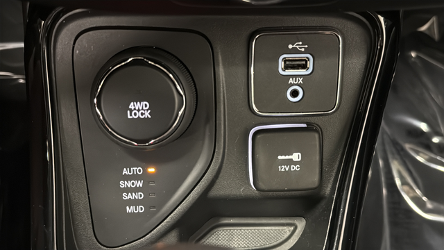 Used 2018 White Clearcoat Jeep Limited image 31