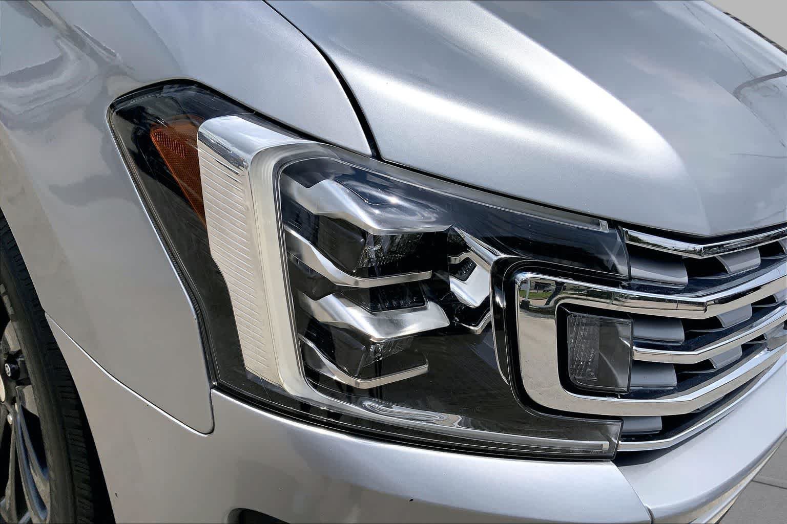 Used 2020 Iconic Silver Metallic Ford Limited image 22
